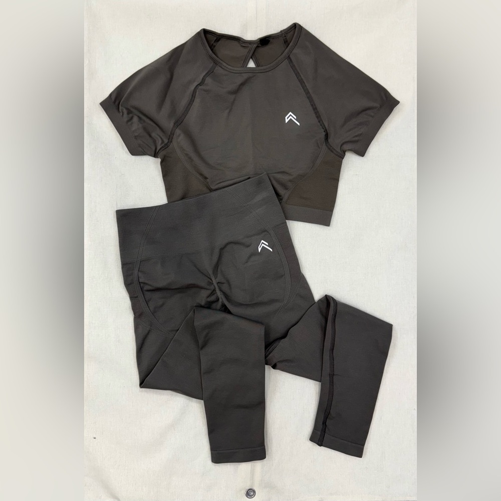 Oner Active 2-Piece Set – Leggings and Crop Top (XS)